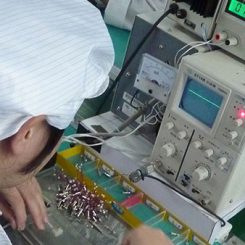 圆柱振动马达测试工位图片